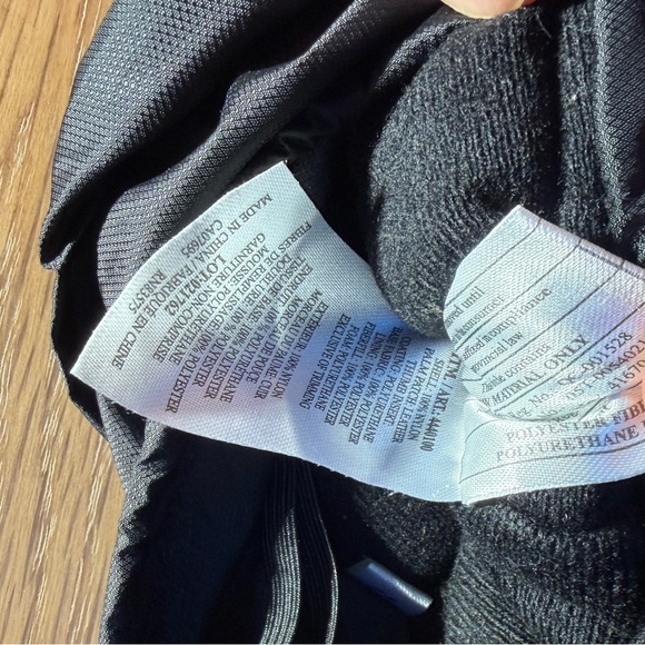 Black Roots Mittens - Picture 10 of 10